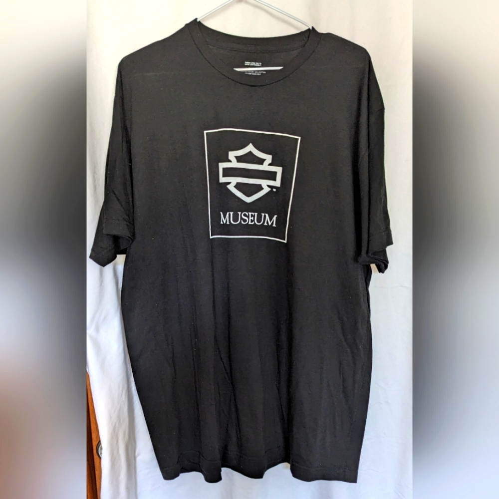 Men's Black w/ white graphic Harley Davidson‎ Museum short sleeveTshirt, size XL
